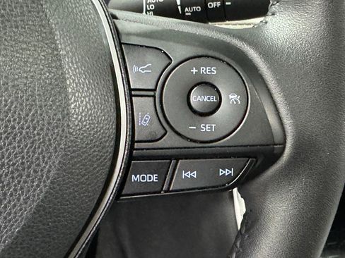 Used 2022 Toyota RAV4 XLE image 28