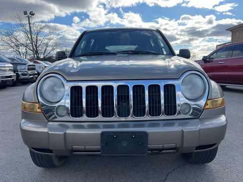 Used 2005 Jeep Liberty Limited w/ Trailer Tow Group image 5
