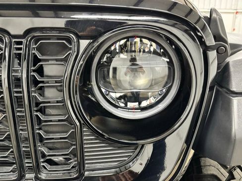 Used 2025 Jeep Wrangler Unlimited Sport AWD/4WD image 9