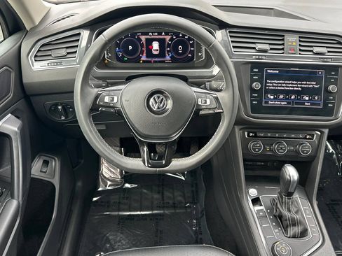 Used 2021 Volkswagen Tiguan SEL w/ 3rd Row Seat Package AWD/4WD image 16