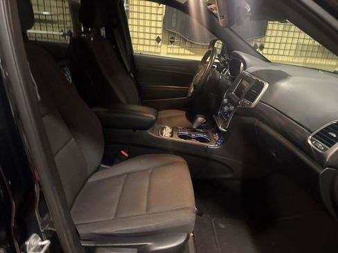 Used 2021 Jeep Grand Cherokee Laredo image 9