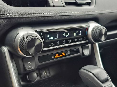 Certified 2025 Toyota RAV4 LE image 27