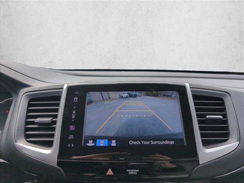 Used 2017 Honda Pilot Touring image 13