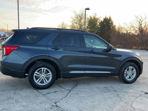 Used 2023 Ford Explorer XLT image 9