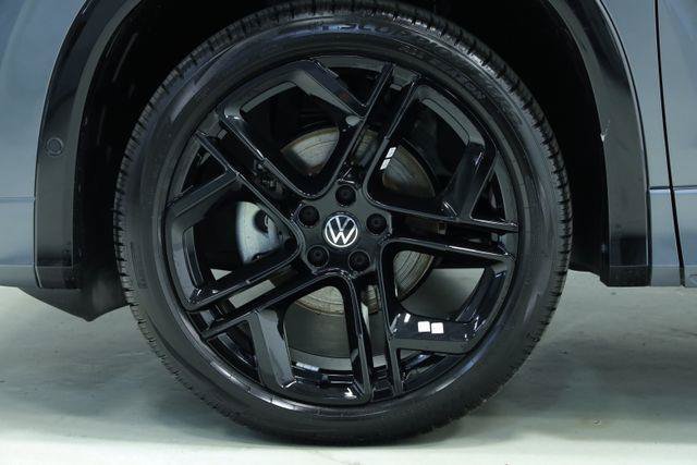New 2026 Volkswagen Tiguan SE R-Line FWD image 8