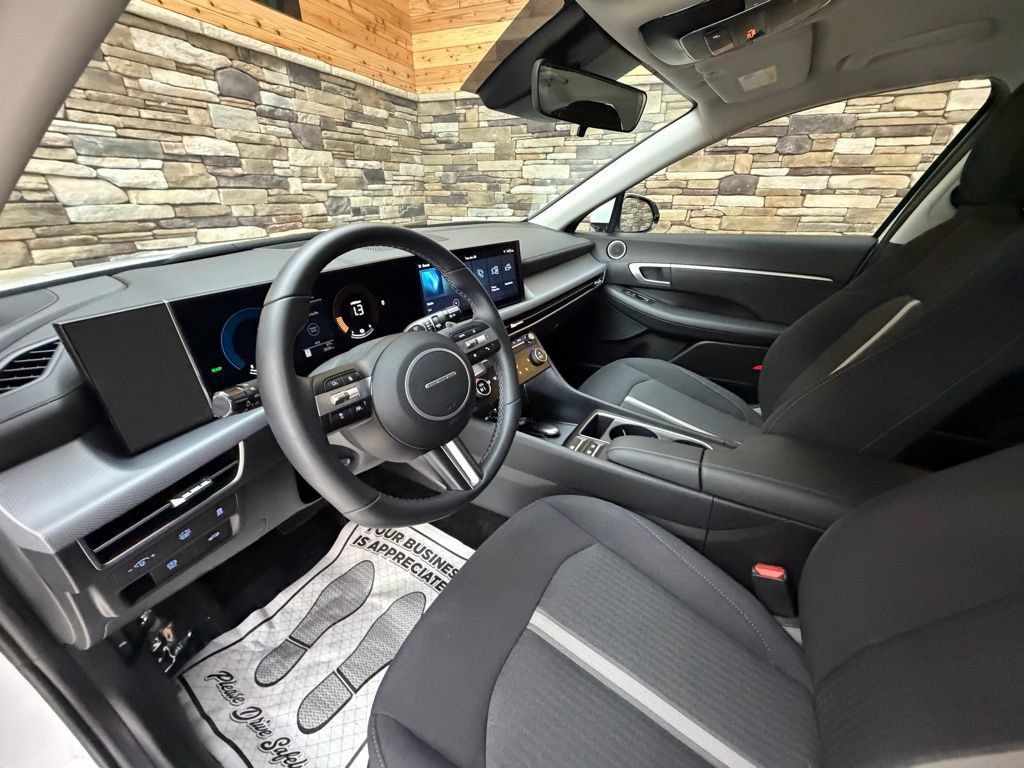 Used 2025 Hyundai Sonata SEL FWD image 10