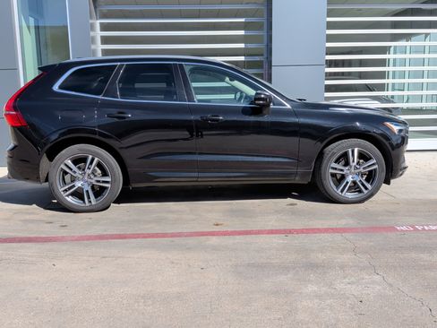 Used 2021 Volvo XC60 T5 Momentum image 11