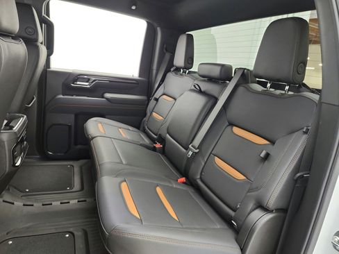 Used 2025 GMC Sierra 2500 AT4 image 15