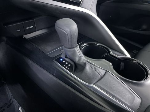 Used 2020 Toyota Camry LE FWD image 17