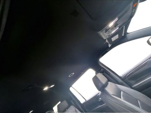 Used 2024 Chevrolet Suburban LT image 20