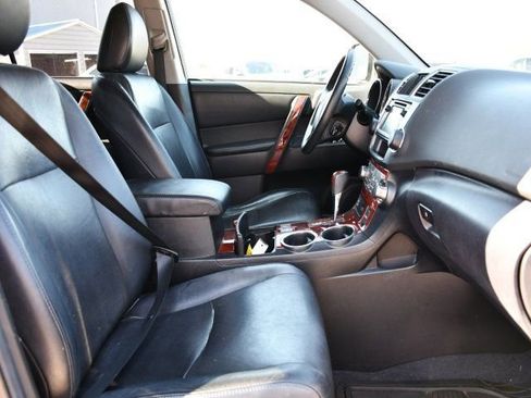 Used 2013 Toyota Highlander Limited image 29