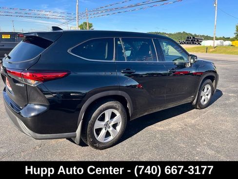 Used 2020 Toyota Highlander LE AWD/4WD image 4