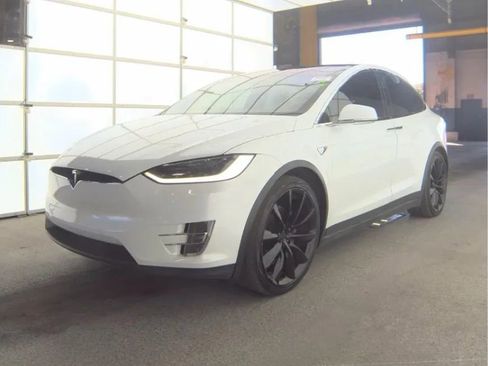 Used 2018 Tesla Model X 75D image 2