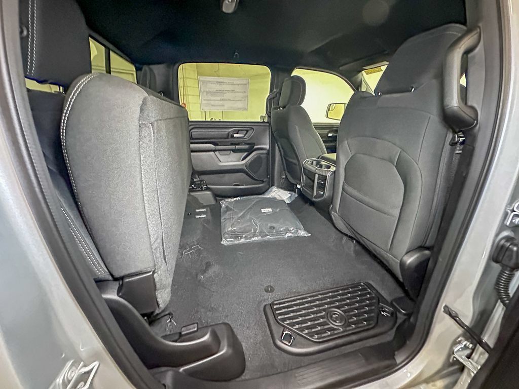 New 2026 RAM 1500 Express AWD/4WD image 4