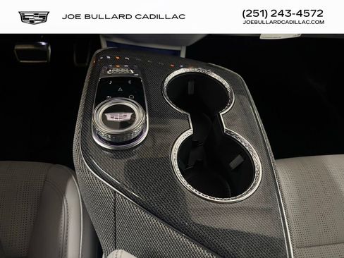 New 2025 Cadillac Optiq Sport 2 w/ LPO, Floor Liner Package AWD/4WD image 20