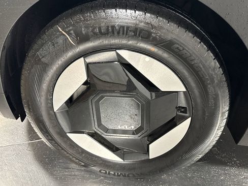 New 2026 Kia EV9 Wind AWD/4WD image 2
