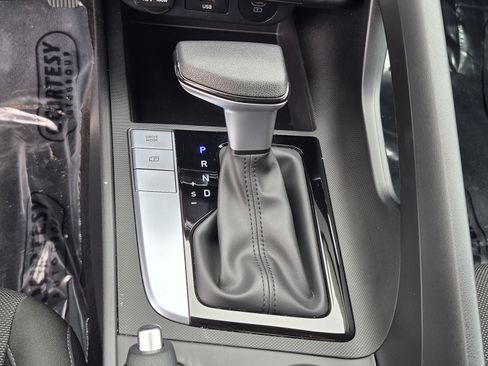 Used 2025 Hyundai Elantra SE FWD image 25