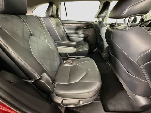 Used 2022 Toyota Highlander Platinum FWD image 29