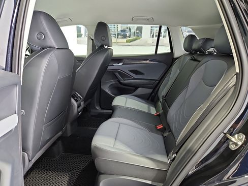 Certified 2025 Volkswagen Tiguan SE FWD image 13