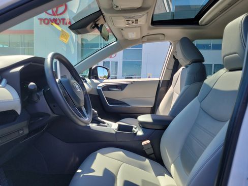 Used 2025 Toyota RAV4 XLE Premium image 15