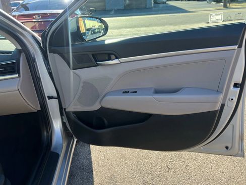 Used 2020 Hyundai Elantra SE image 29