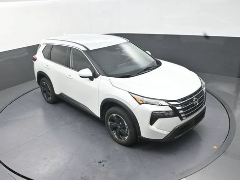 Used 2024 Nissan Rogue SV FWD image 23