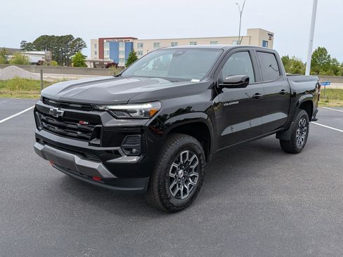 Used 2024 Chevrolet Colorado Z71 w/ Z71 Convenience Package 2 image 7