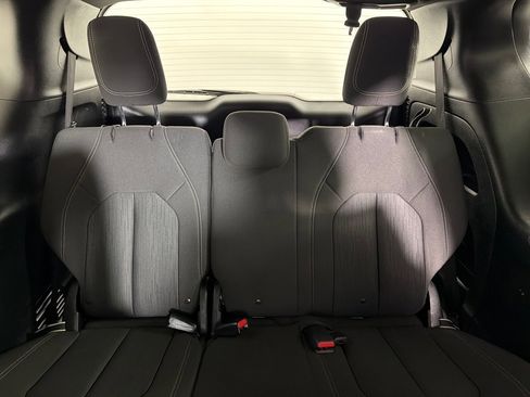 Used 2018 Chrysler Pacifica Touring Plus w/ S Appearance Package FWD image 18