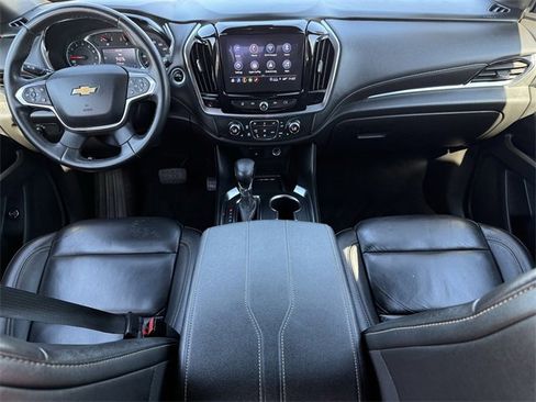 Used 2023 Chevrolet Traverse LT image 12