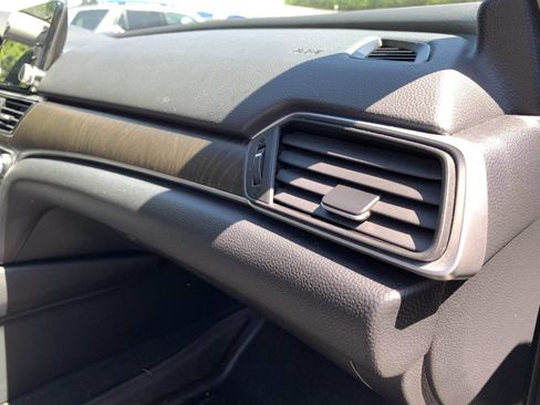 Used 2019 Honda Accord EX image 44