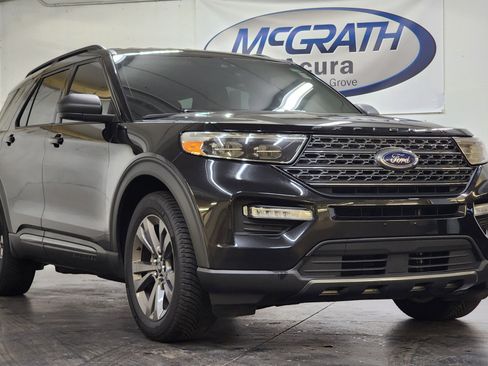 Used 2021 Ford Explorer XLT w/ XLT Sport Appearance Package AWD/4WD image 2