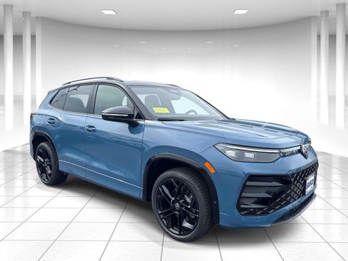 New 2026 Volkswagen Tiguan SE R-Line AWD/4WD image 1