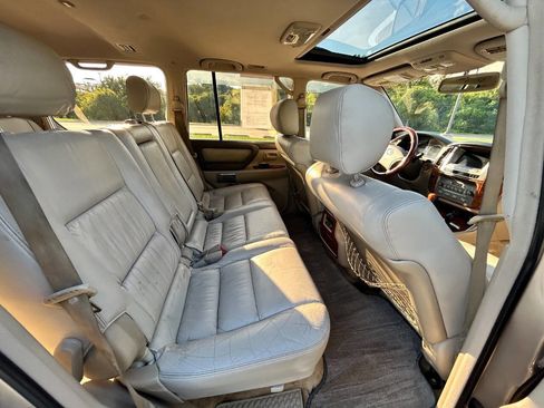 Used 2003 Toyota Land Cruiser image 17