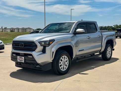 Used 2024 Toyota Tacoma SR5 AWD/4WD image 7