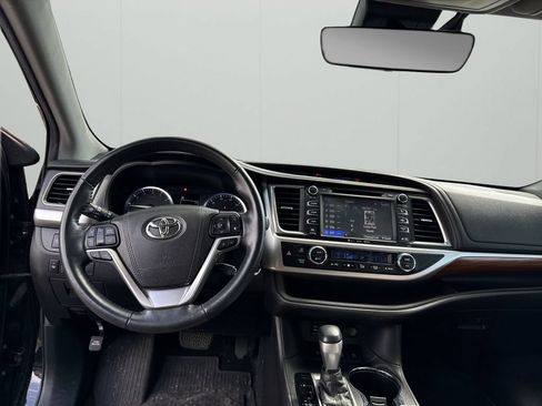 Used 2019 Toyota Highlander Limited Platinum AWD/4WD image 9