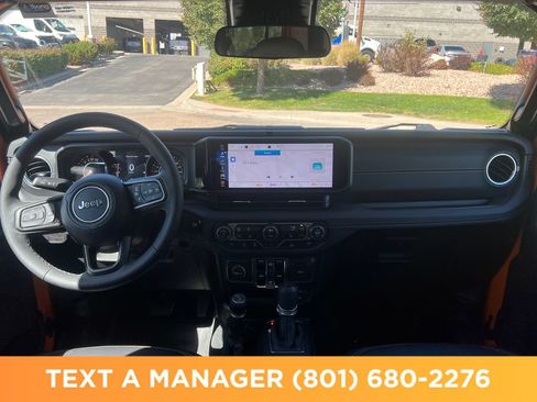 Used 2025 Jeep Gladiator Sport AWD/4WD image 15