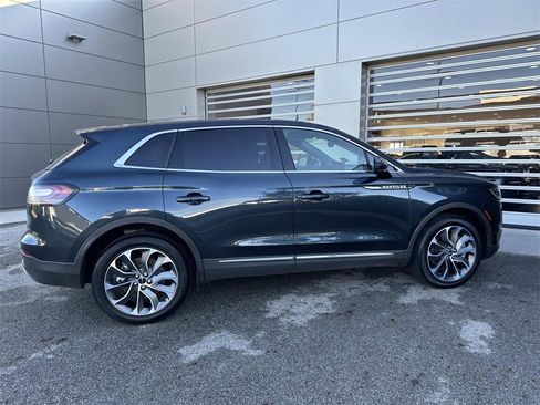 Used 2022 Lincoln Nautilus Reserve w/ Equipment Group 201A image 7