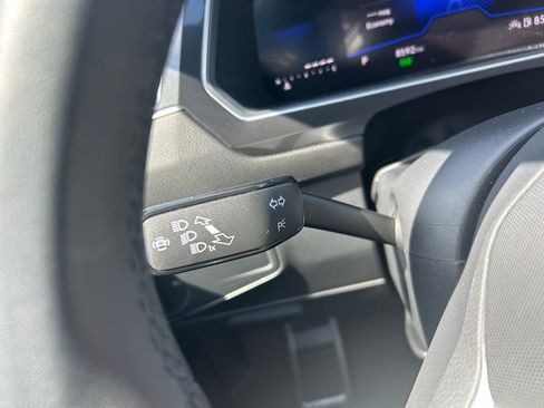 Used 2024 Volkswagen Tiguan SE R-Line image 23