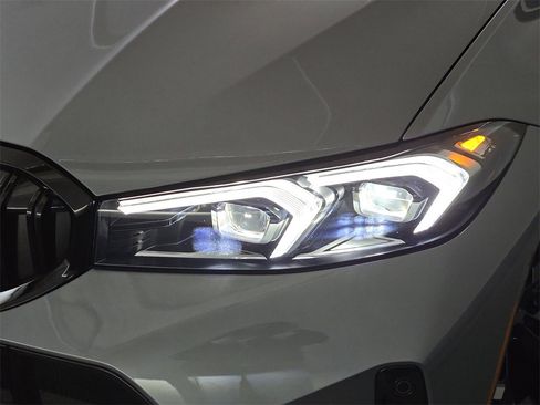 Used 2025 BMW 330i xDrive Sedan w/ M Sport Package image 32