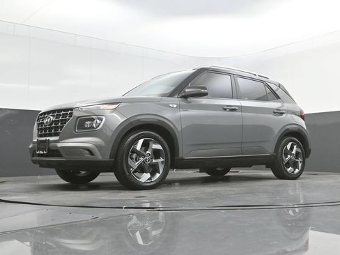 Used 2023 Hyundai Venue Limited FWD image 30