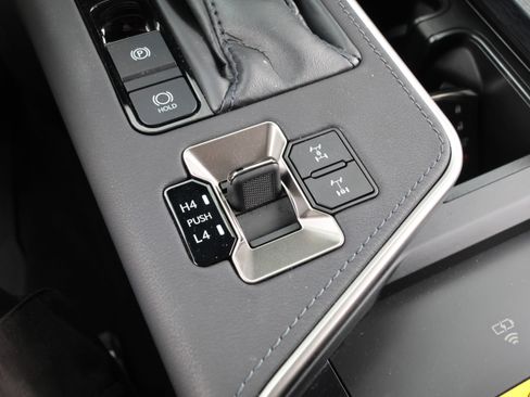 Used 2024 Lexus GX 550 AWD/4WD image 30