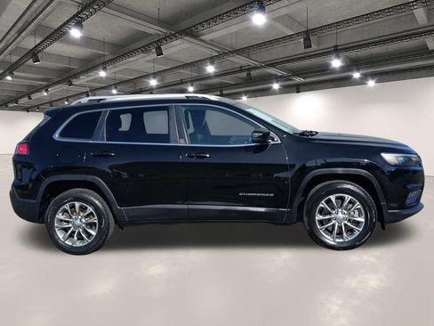 Used 2019 Jeep Cherokee Latitude Plus w/ Comfort/Convenience Group AWD/4WD image 17