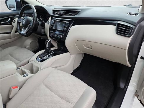 Used 2021 Nissan Rogue Sport SV image 21