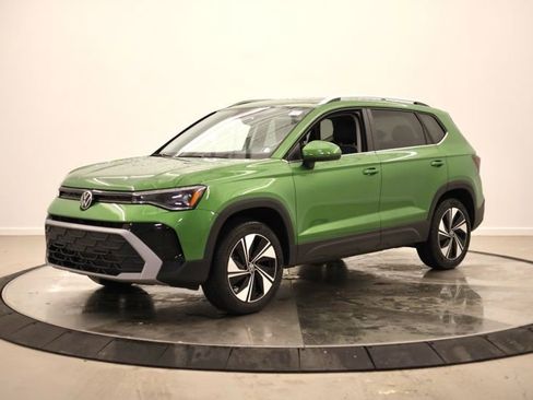 New 2026 Volkswagen Taos SE image 7