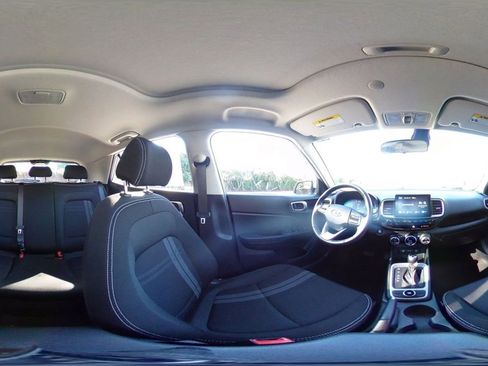 Used 2025 Hyundai Venue SEL image 41