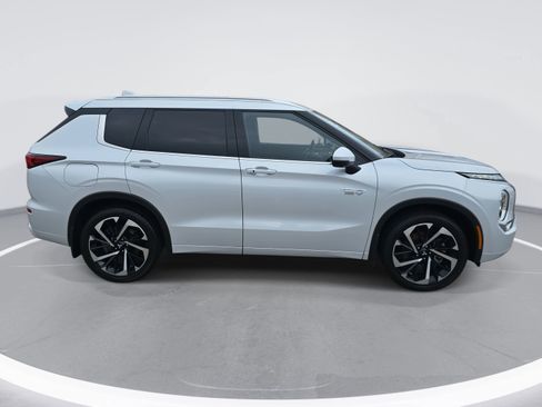 Used 2024 Mitsubishi Outlander SEL image 4
