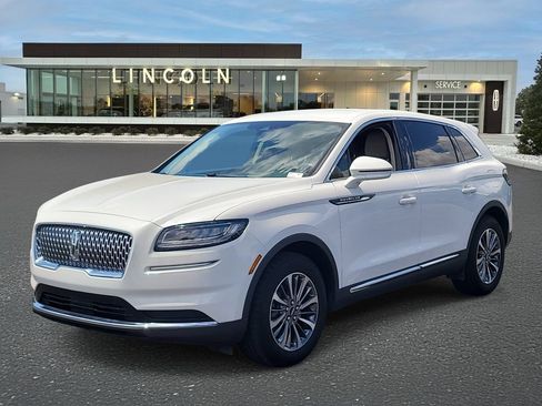 Used 2023 Lincoln Nautilus FWD w/ Premium Package image 2