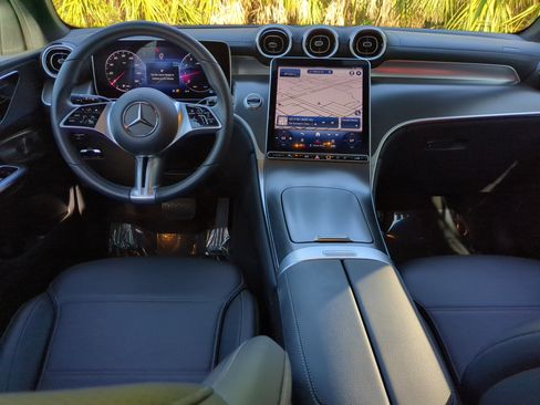 Used 2024 Mercedes-Benz GLC 300 4MATIC image 14