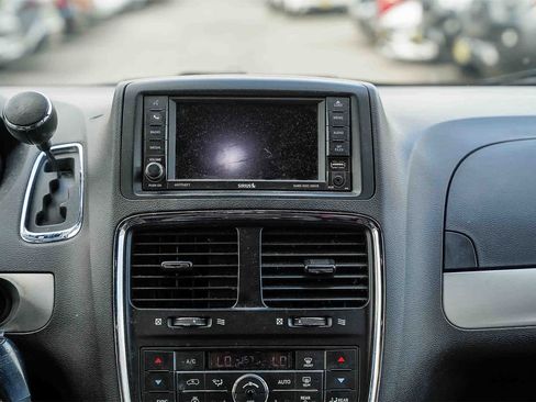 Used 2018 Dodge Grand Caravan GT image 13