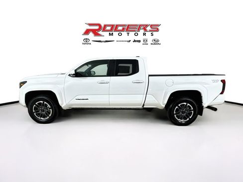 Certified 2024 Toyota Tacoma TRD Sport AWD/4WD image 9